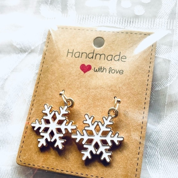 NWT Lot of 2 Festive Earrings – Gold Heart Stud & White/Gold Snowflake Drop - Picture 3 of 12